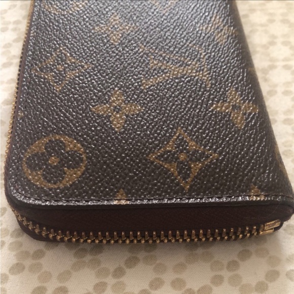 Louis Vuitton Monogram Wallet - Picture 4 of 10